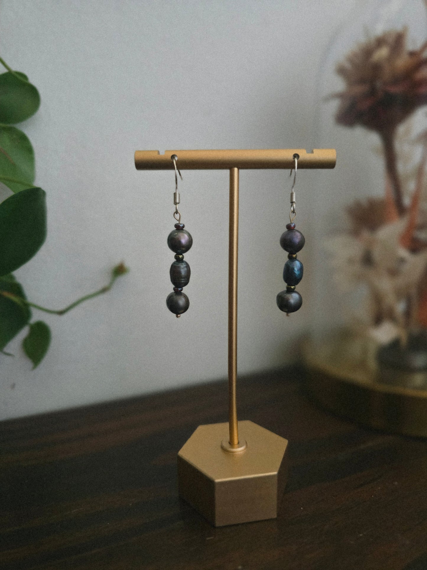 Midnight Luster Pearl Earrings
