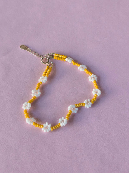 Sun-Drenched Daisy Bracelet