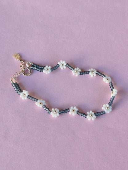 Sun-Drenched Daisy Bracelet