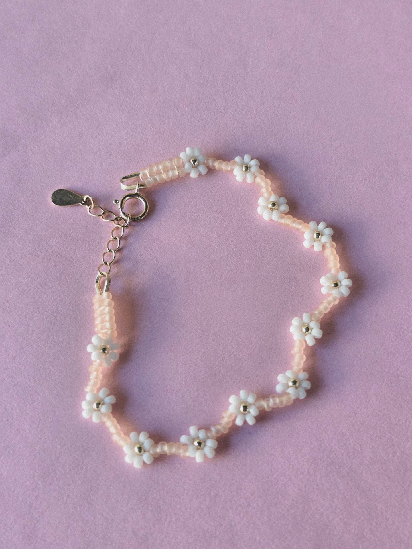 Sun-Drenched Daisy Bracelet