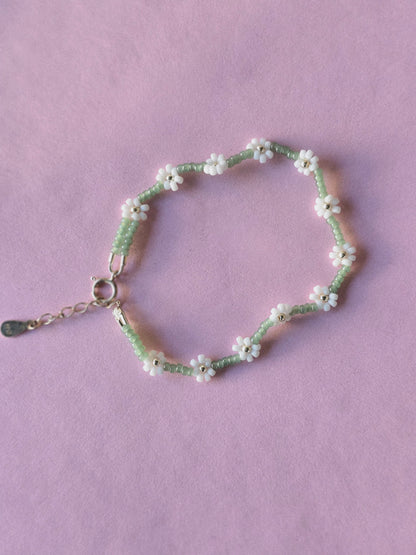 Sun-Drenched Daisy Bracelet
